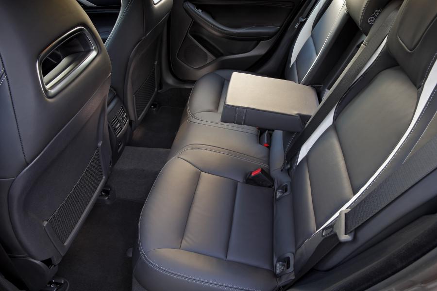 Интерьер Infiniti Q30S 2.0t AWD 2016 года  (AU) (фото 23 из 26)